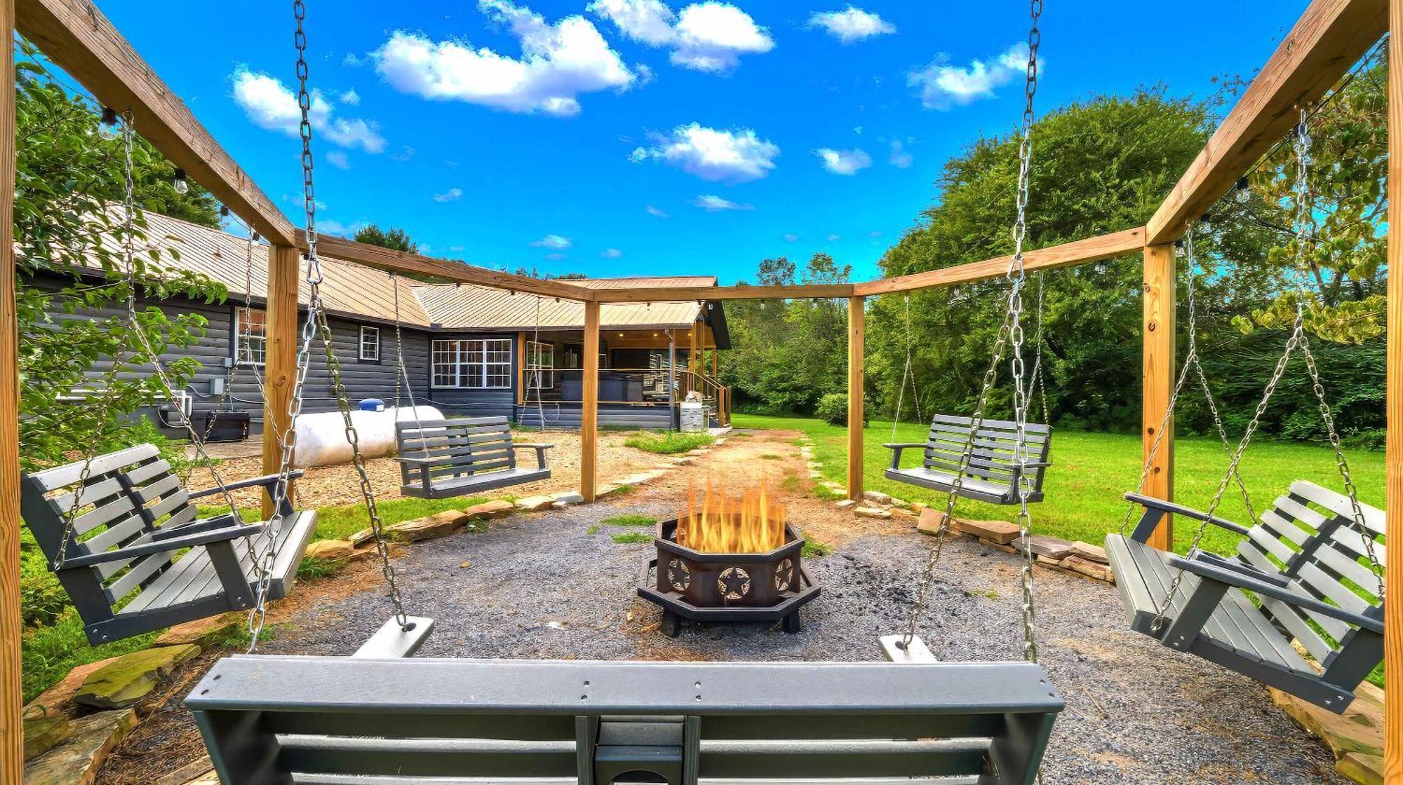 Poolside At Autumn Woods - Pool, Theater, Fireplace, Firepit, Arcade Севьервилл Экстерьер фото